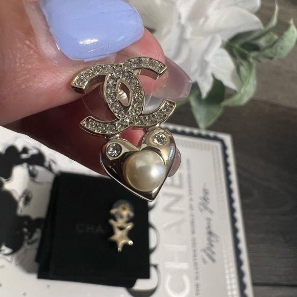 CHANEL Faux Pearl & Crystal CC Star and Heart Earrings - Picture 4 of 7